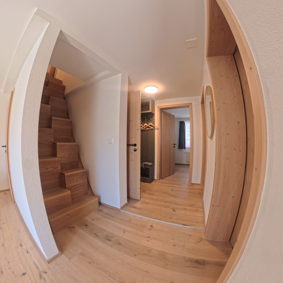 Entrance area with stairs leading to the upstairs bedroom