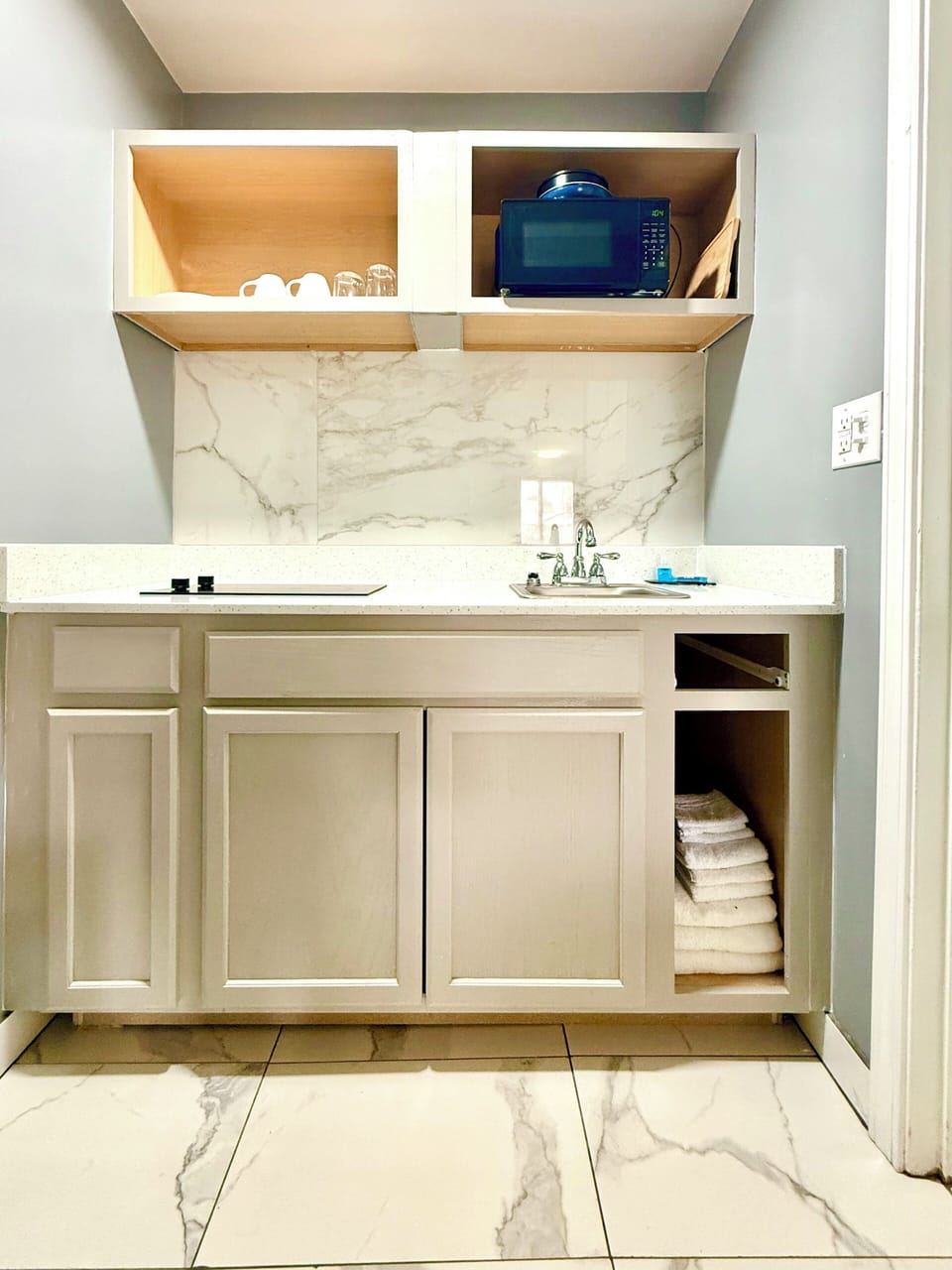 Full-size fridge, microwave, coffee/tea maker
