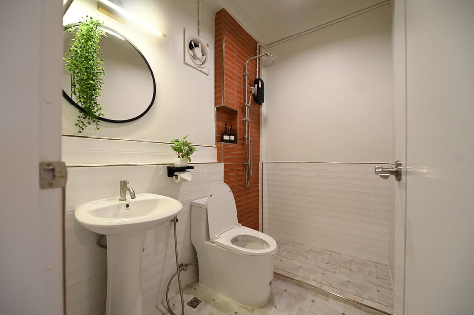 Family Apartment, City View | Bathroom