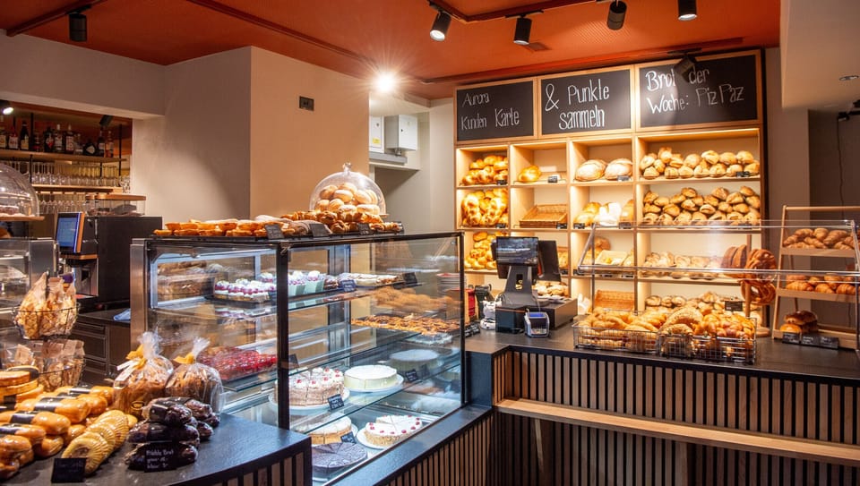 Shop at the Aurora Mountain Café