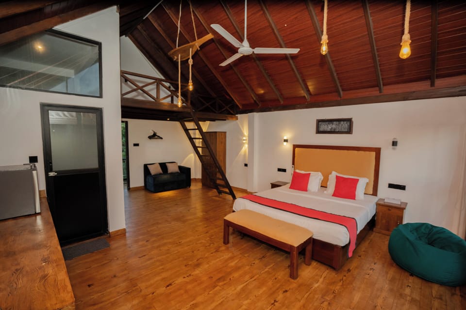 Deluxe Double Room, Balcony, Ocean View | In-room safe, soundproofing, iron/ironing board, free WiFi