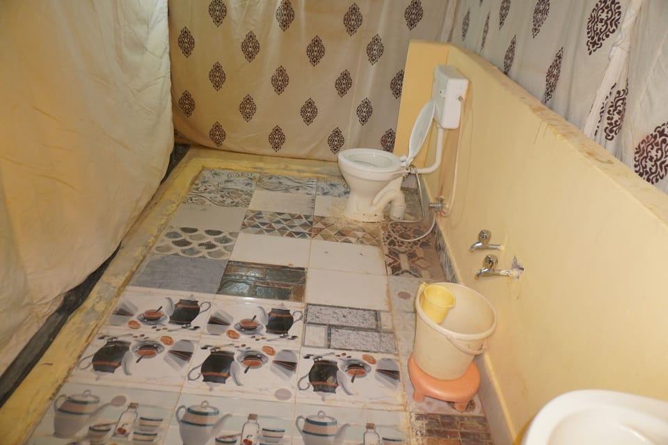 Luxury Tent, Desert View | Bathroom | Free toiletries, towels, soap, shampoo