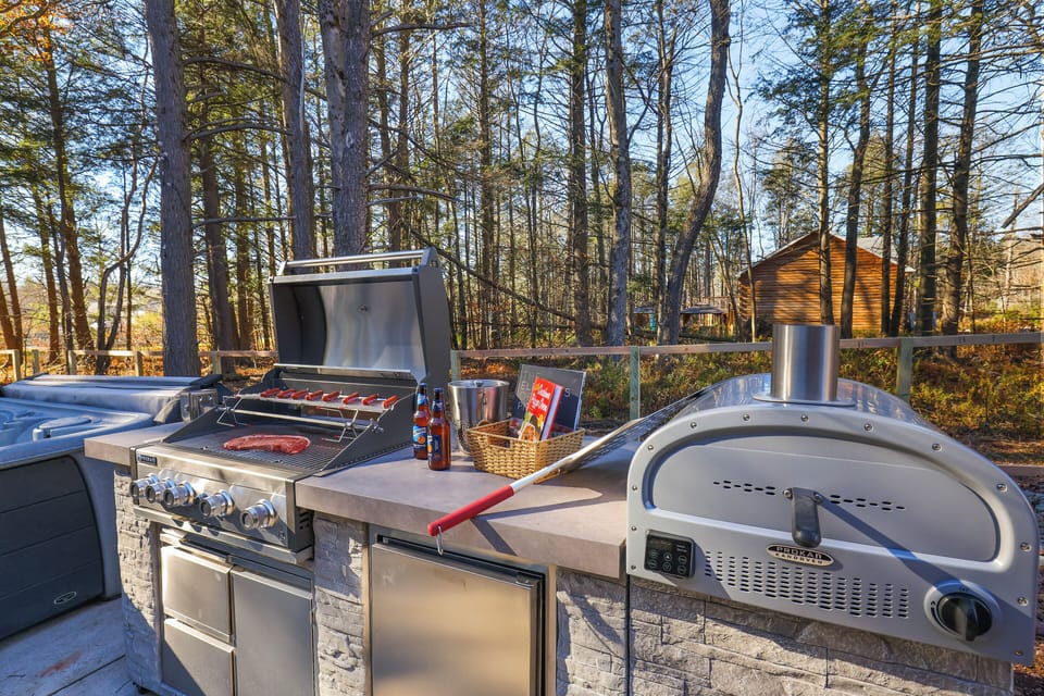 Entertain with our outdoor kitchen featuring a BBQ Grill and pizza oven.