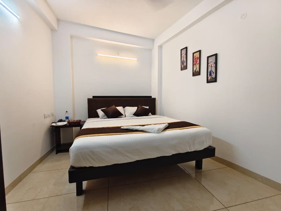 Junior Double Room | Desk, laptop workspace, free WiFi