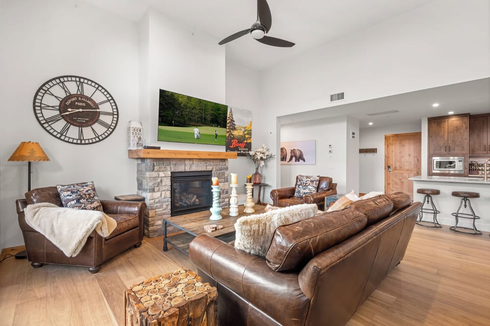 Vaulted ceilings throughout the living and dining areas