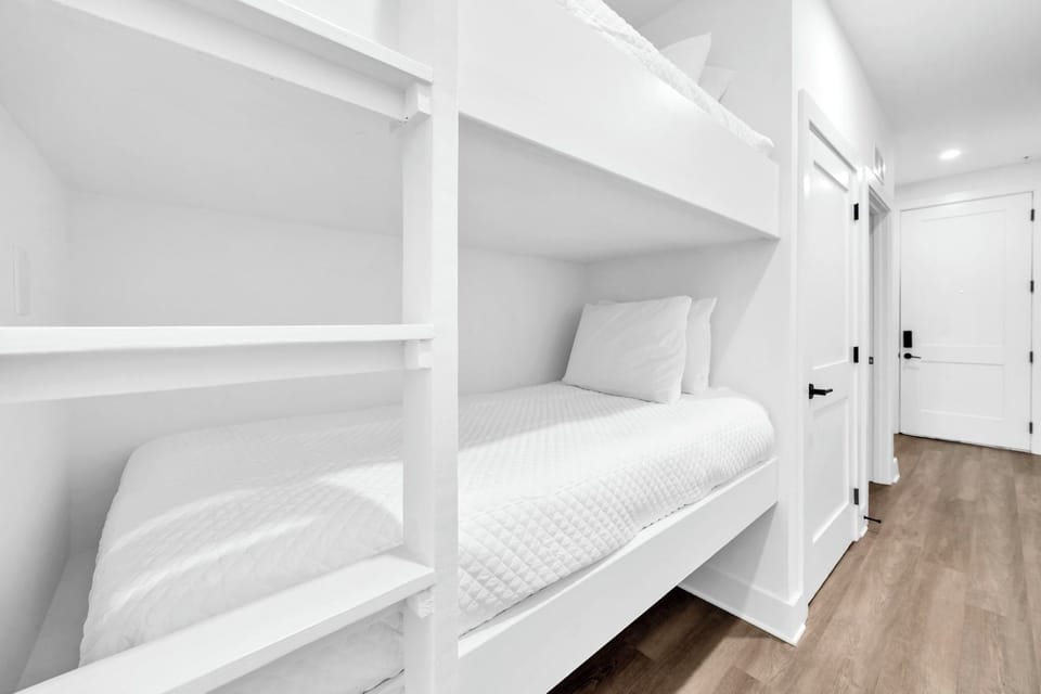 Hallway Bunks 1 Part 2