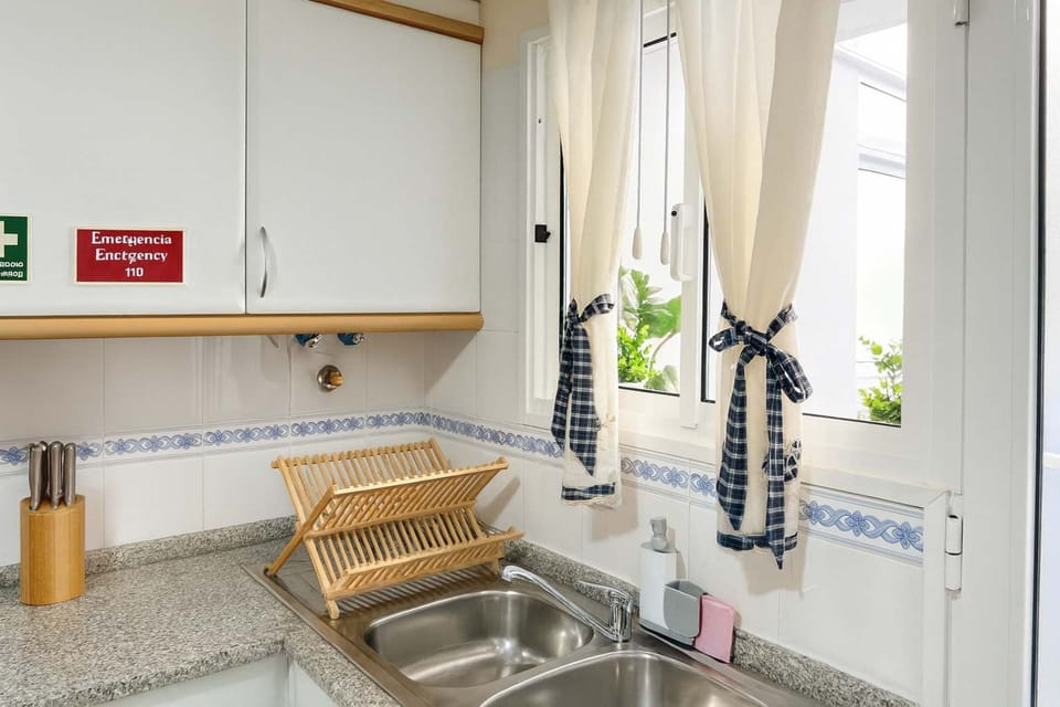 House | 3 bedrooms, desk, Internet