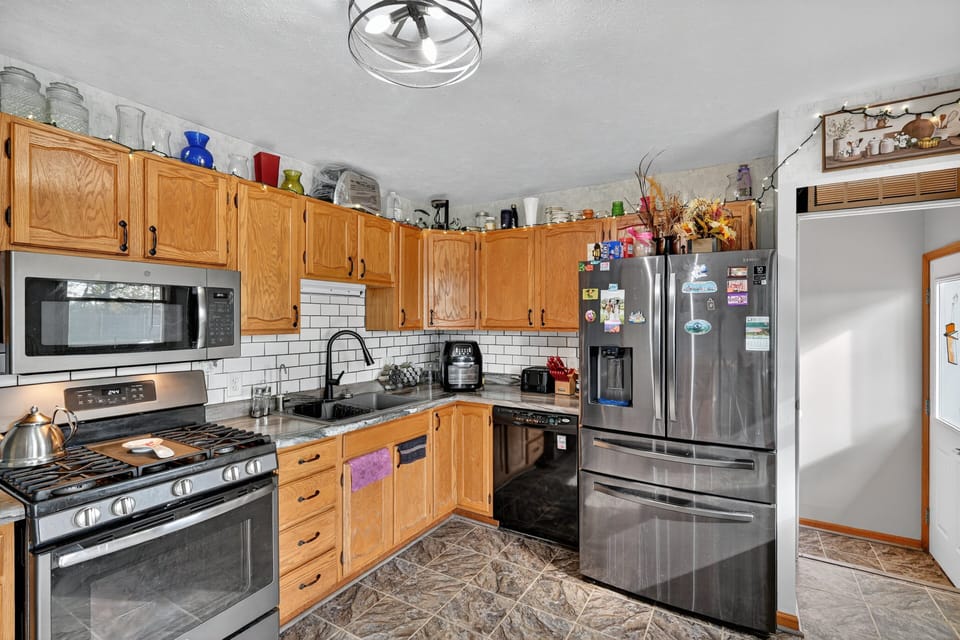 House, 3 Bedrooms | Private kitchen | Coffee/tea maker, fridge, oven, toaster