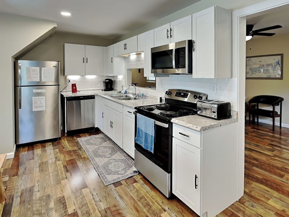 Eat-In Kitchen