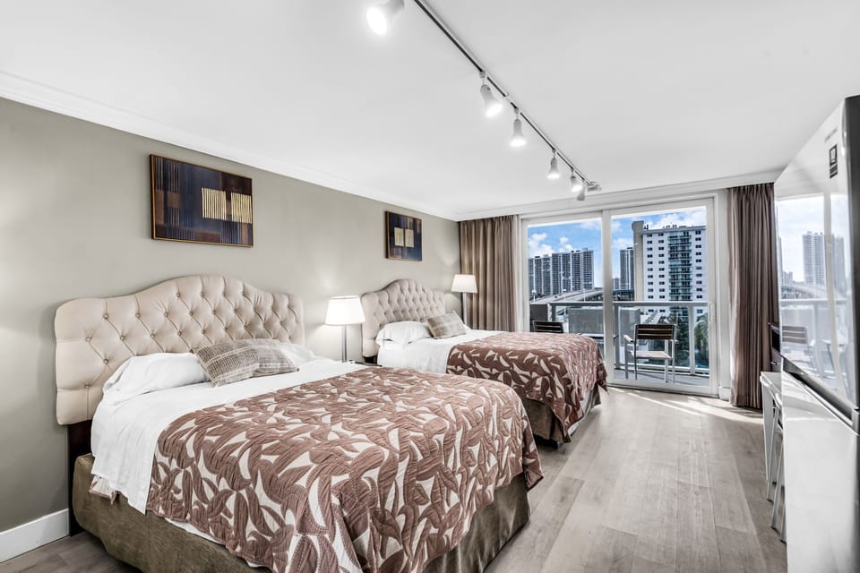 Wake up to skyline views and coastal breezes! This stylish rental with double beds is ideal for families, friends, or anyone craving comfort near the beach.