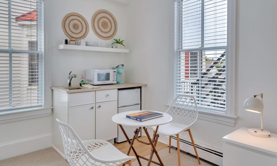 Comfort Room | Private kitchenette | Mini-fridge, microwave, cookware/dishes/utensils