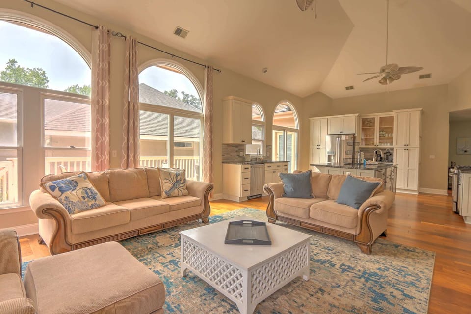 Open floor plan keeps guests together 