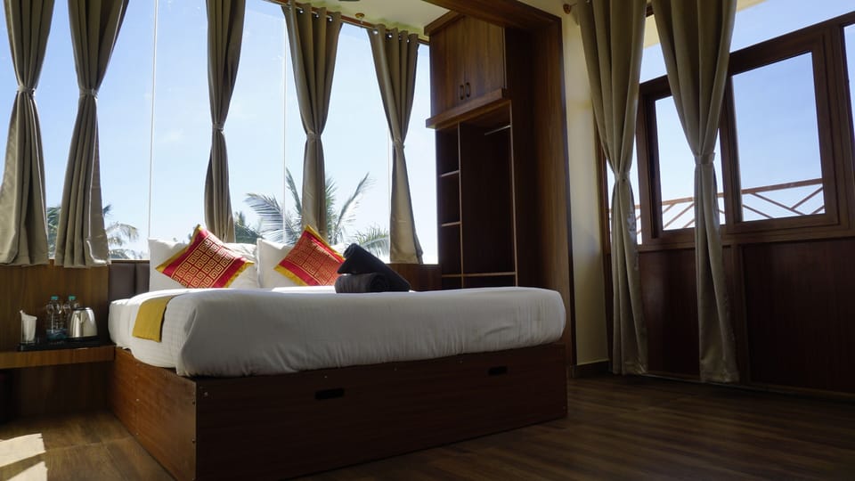 Honeymoon Studio, Balcony, Mountain View | In-room safe, laptop workspace, soundproofing, free WiFi