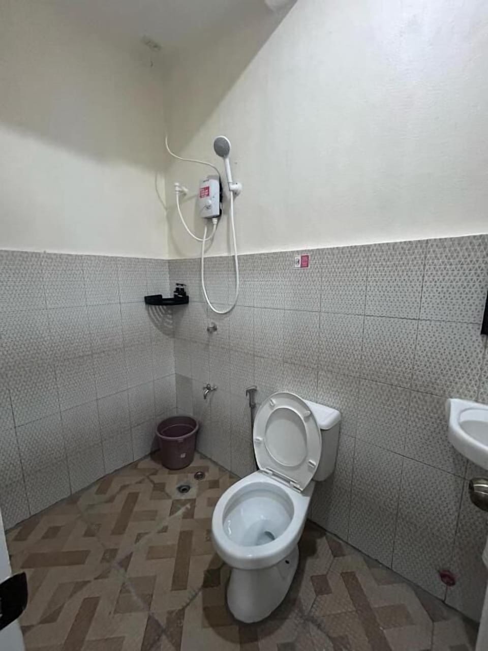 Free toiletries, bidet, towels, soap