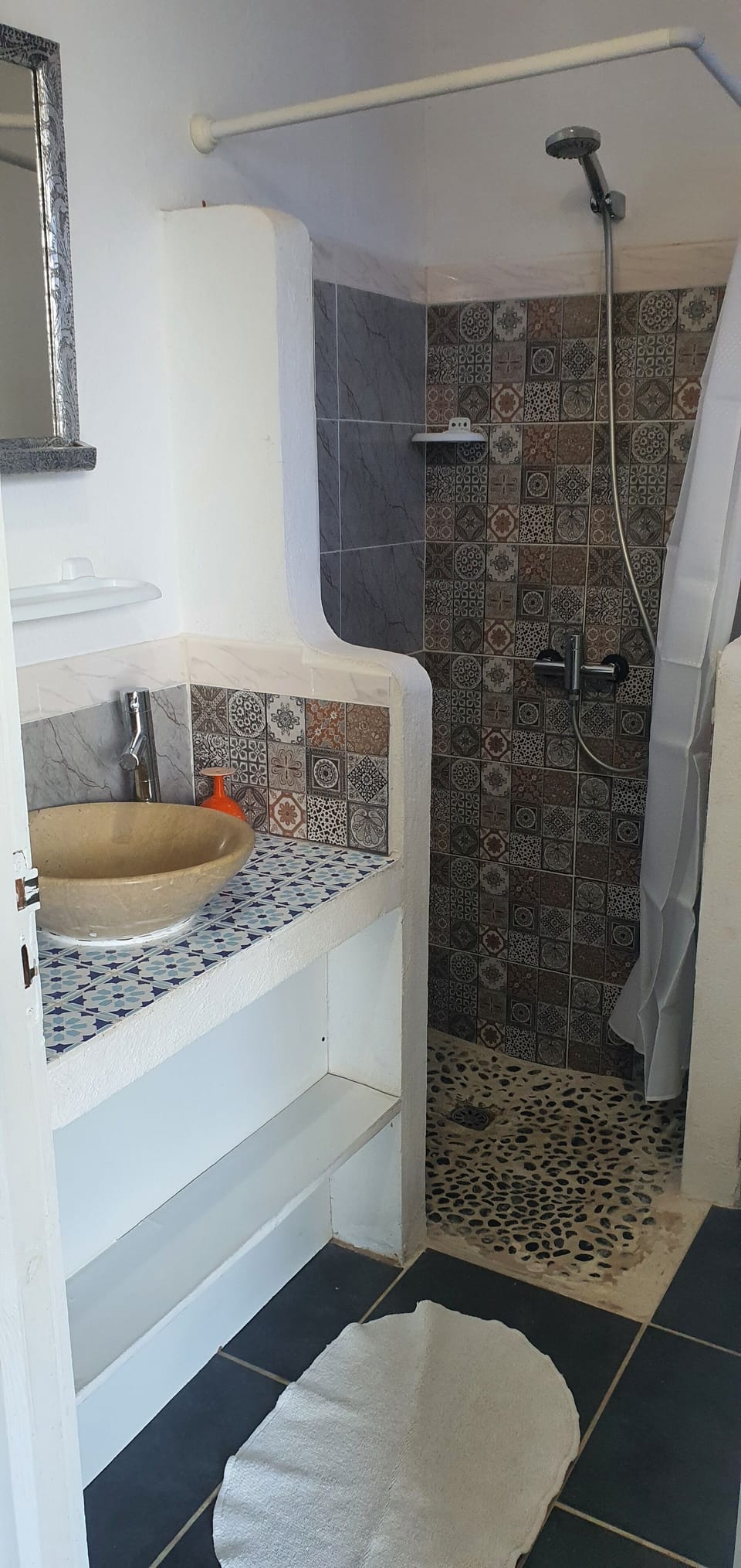 Standard Double Room, 1 Double Bed | Bathroom | Shower, free toiletries, hair dryer, towels