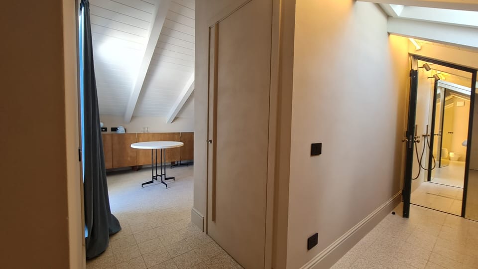 Romantic Room | Down comforters, minibar, in-room safe, desk