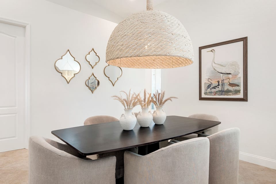 Dining Room - seats 6