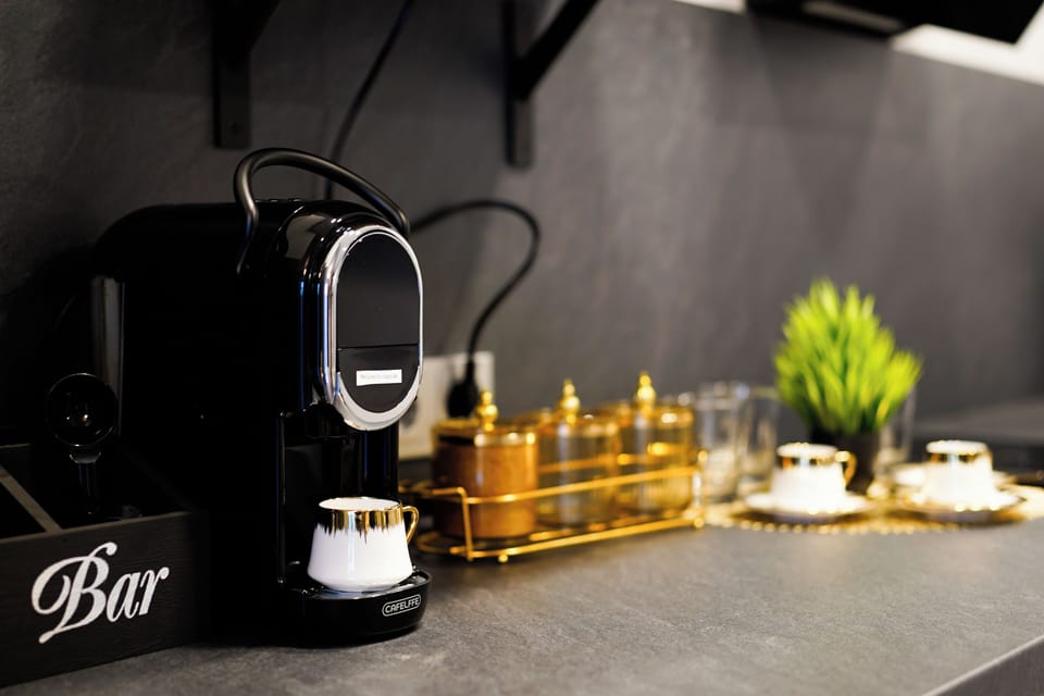 Svaja ApartHotel 2 | Iron/ironing board, free wired internet