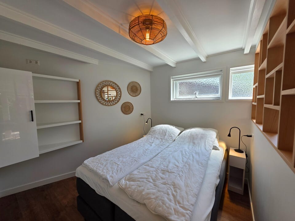 House | 1 bedroom, individually furnished, bed sheets