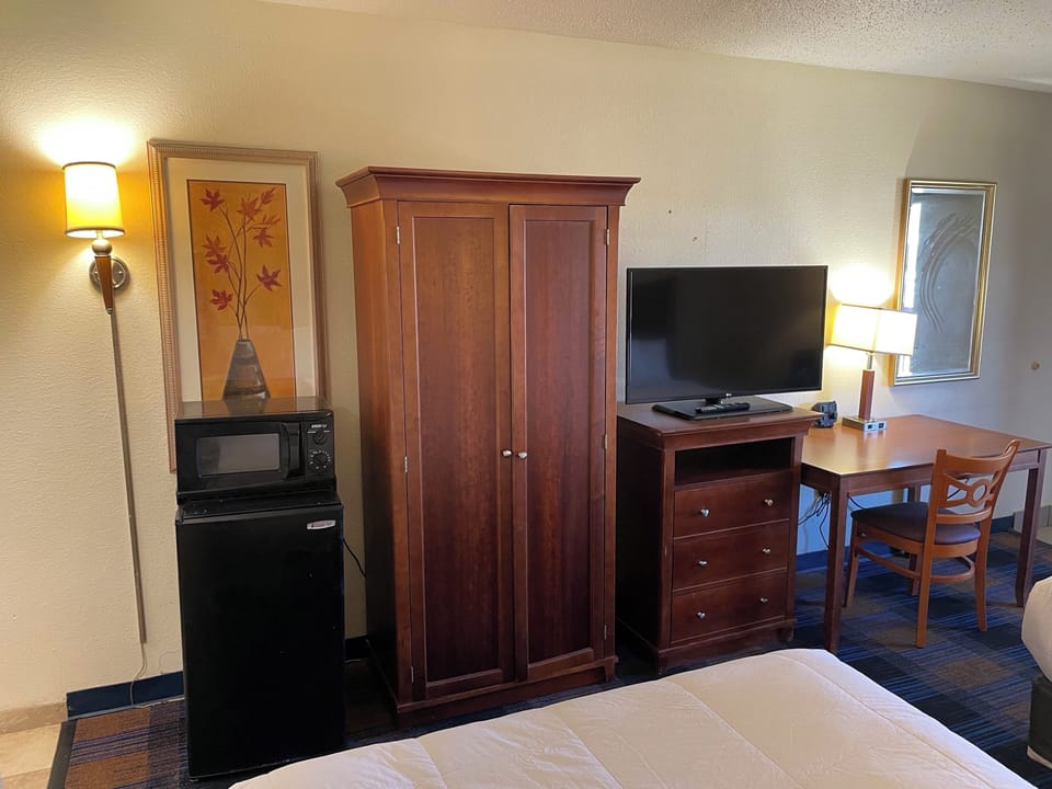 Basic Double Room | Iron/ironing board, free WiFi