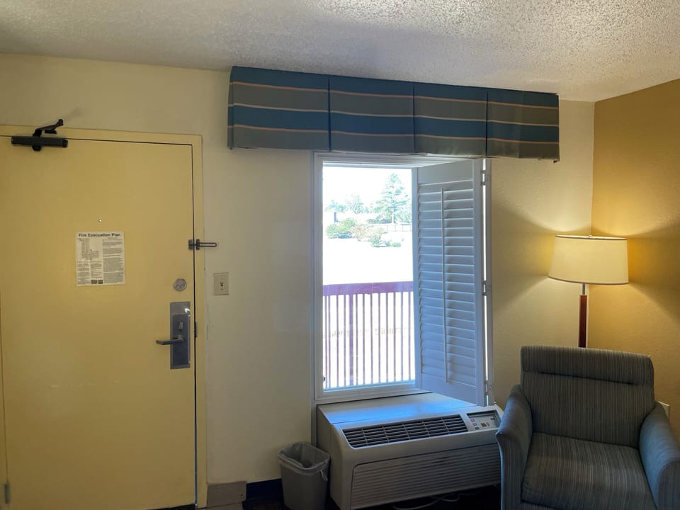 Iron/ironing board, free WiFi