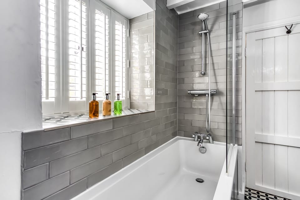 Second floor: Bathroom with a bath and overhead shower