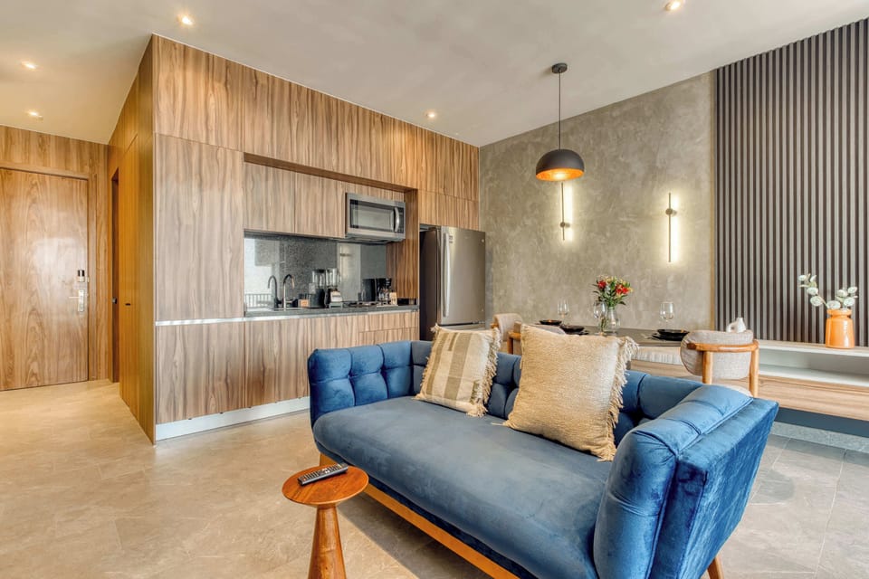 Studio, 1 Queen Bed, Kitchen, City View (Be Grand Reforma 3705) | Living area