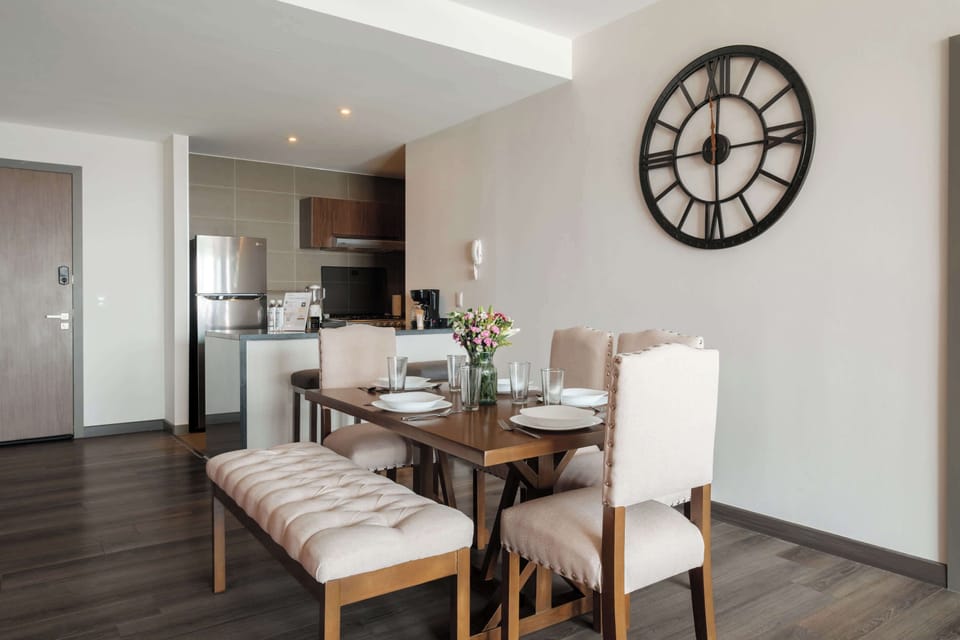 Apartment, 1 Queen Bed with Sofa bed, Kitchen, City View (Be Grand Alto Polanco T2 2505) | Dining