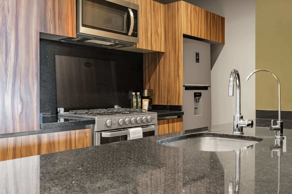 Apartment, 1 King Bed, Kitchen, City View (Be Grand Reforma 2918) | Private kitchen