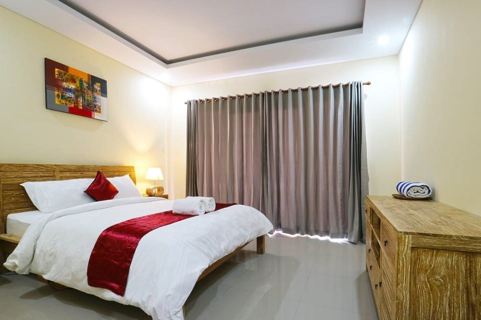 Deluxe Double or Twin Room, Pool View | Desk, laptop workspace, free WiFi