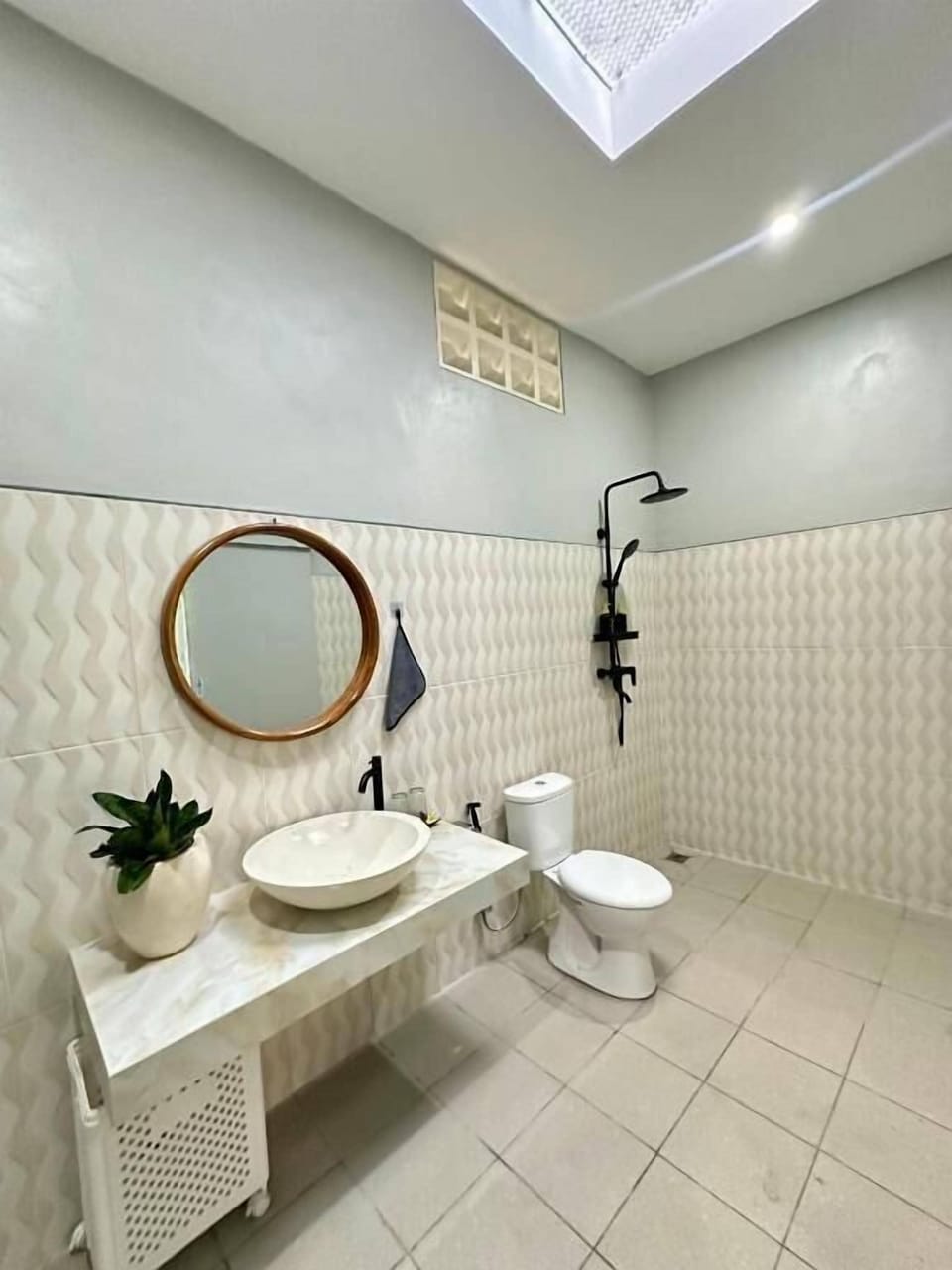 Family Room, 3 Bedrooms, Garden View | Bathroom | Shower, towels, soap, shampoo