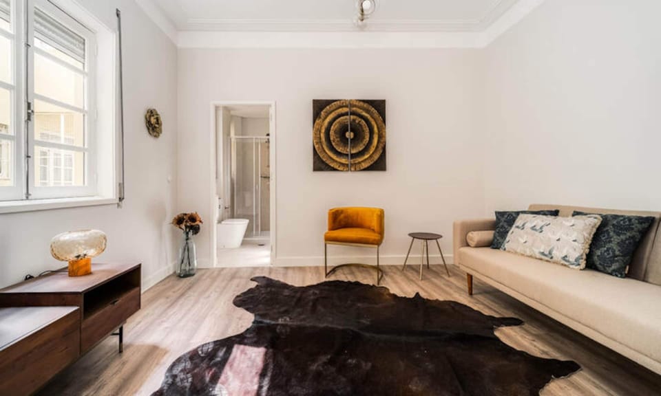 Classic Apartment, City View | Living area
