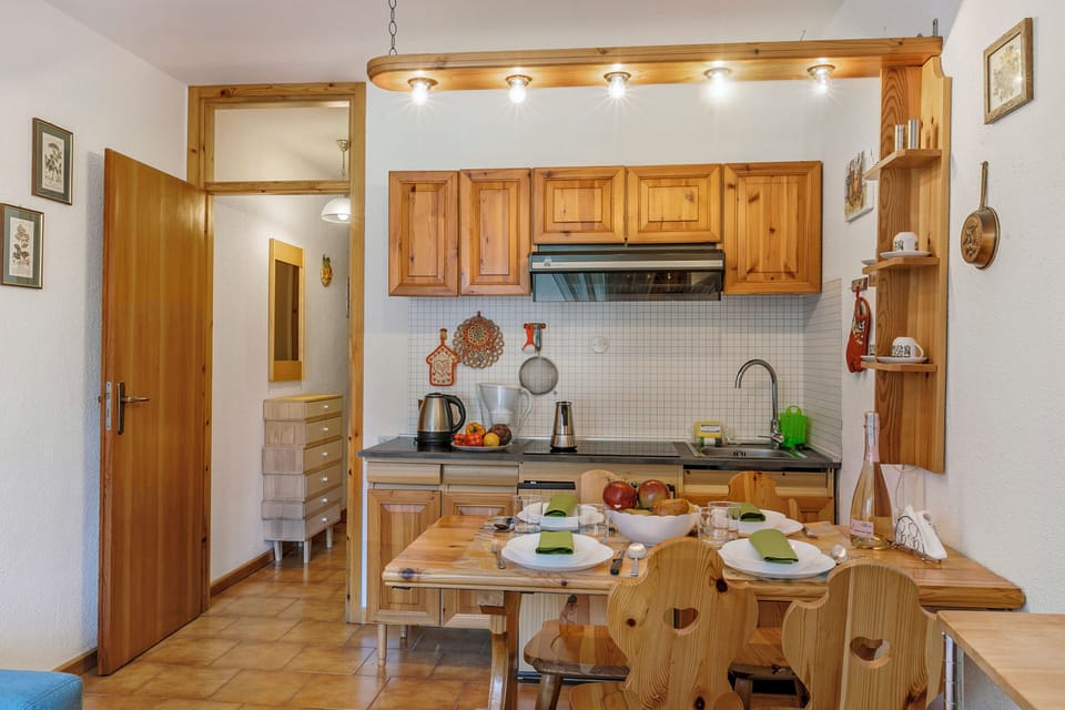 Kitchen and dining area