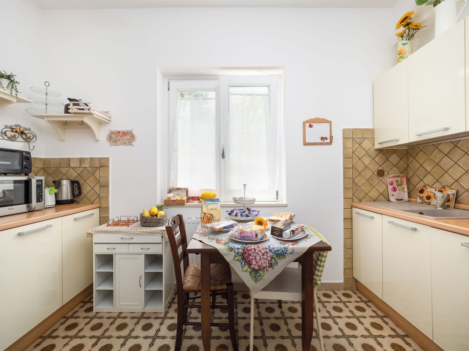 Romantic Villa, Mountain View | Private kitchen | Fridge, microwave, oven, stovetop