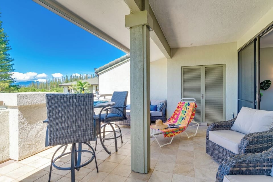 This lanai is more than a place to sit—it’s where slow mornings linger, books unfold, and every sunset feels cinematic     KGV-17T5