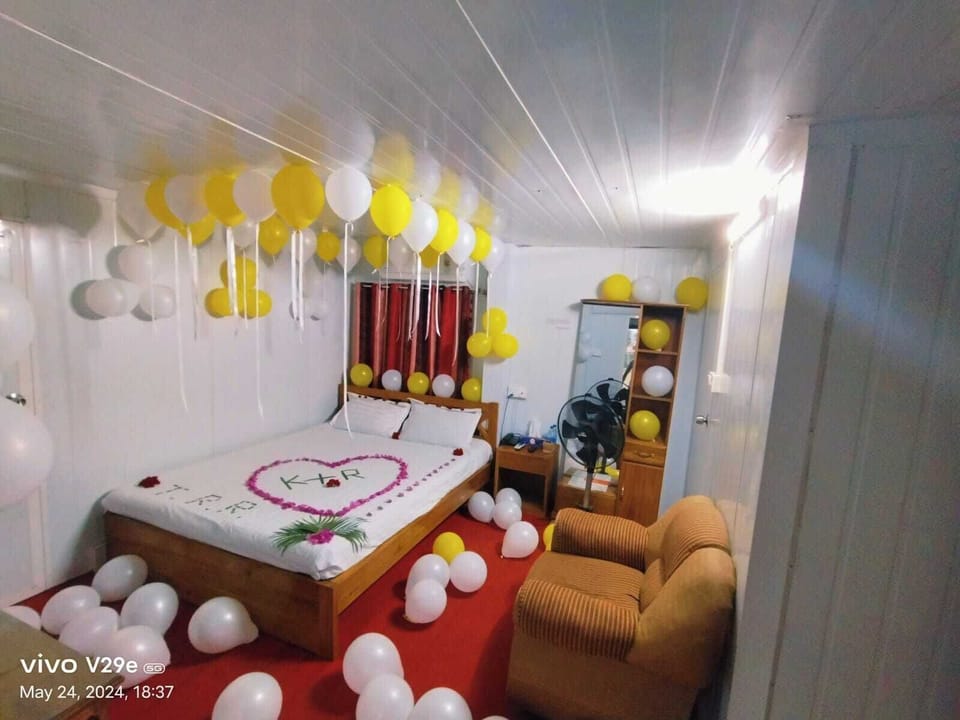 Deluxe Double Room, River View | WiFi (free)