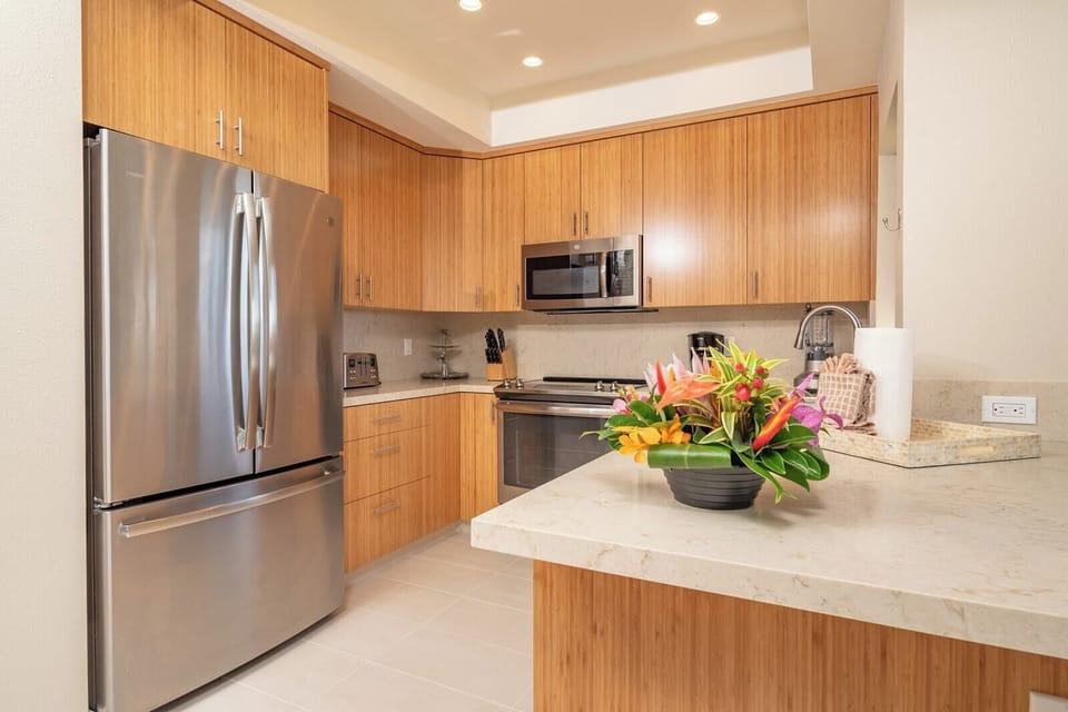 Whether prepping breakfast or hosting dinner, this bright kitchen offers space, style, and serious convenience KGV-19T1