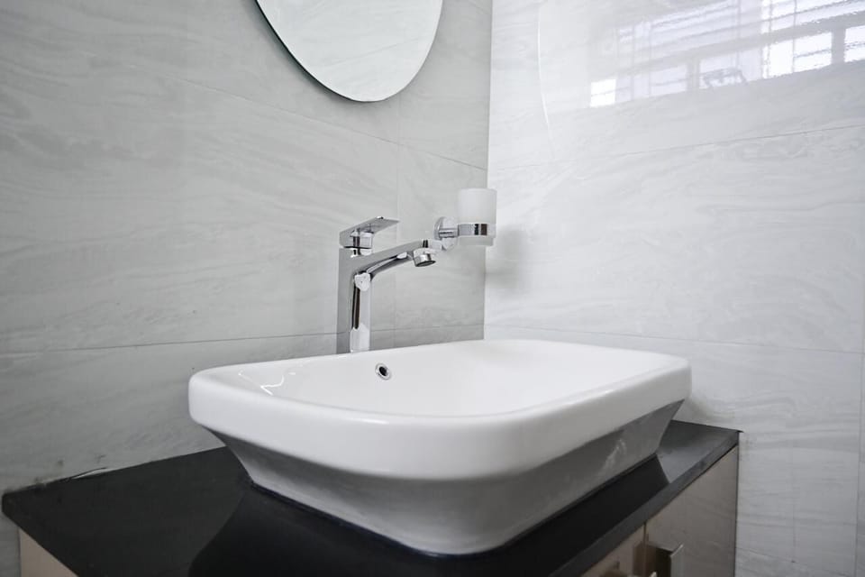Family Quadruple Room | Bathroom | Shower, towels, soap, shampoo
