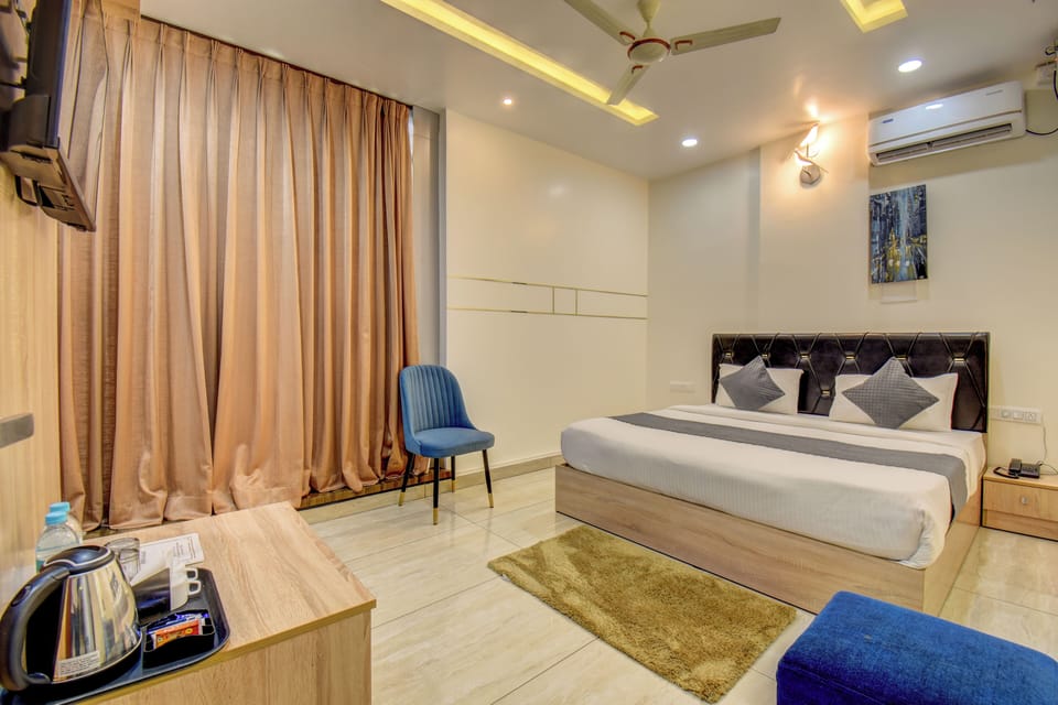 Luxury Double Room, Park View | Desk, blackout drapes, iron/ironing board, free WiFi