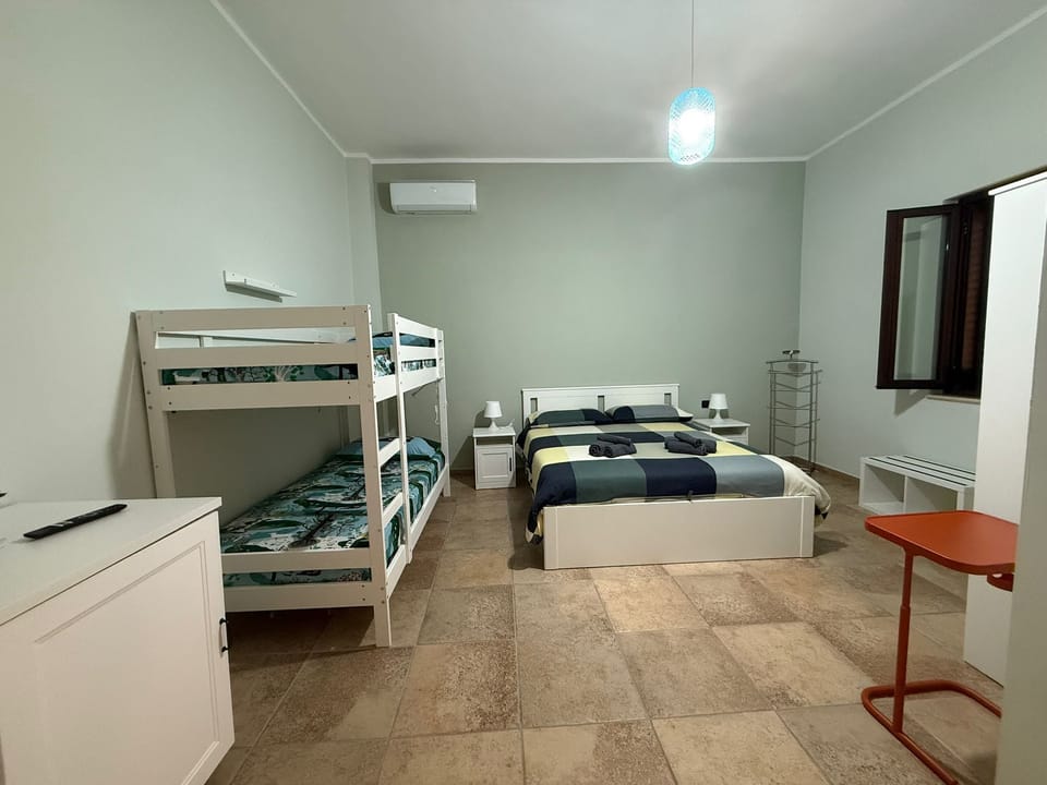 Quadruple Room | In-room safe, soundproofing, free WiFi