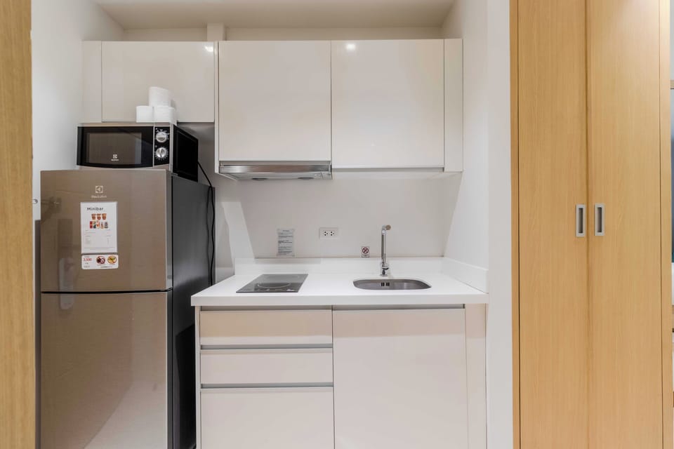 Apartment, Balcony, Pool View | Private kitchen