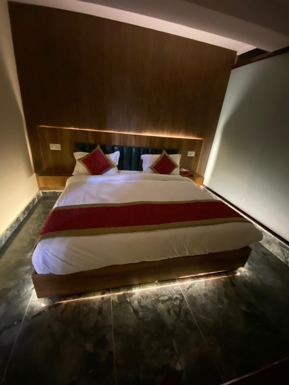 Deluxe Double or Twin Room | Laptop workspace, free WiFi