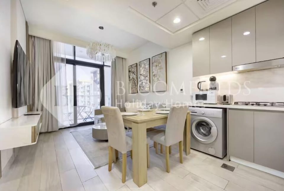 Classic Apartment, City View | In-room dining