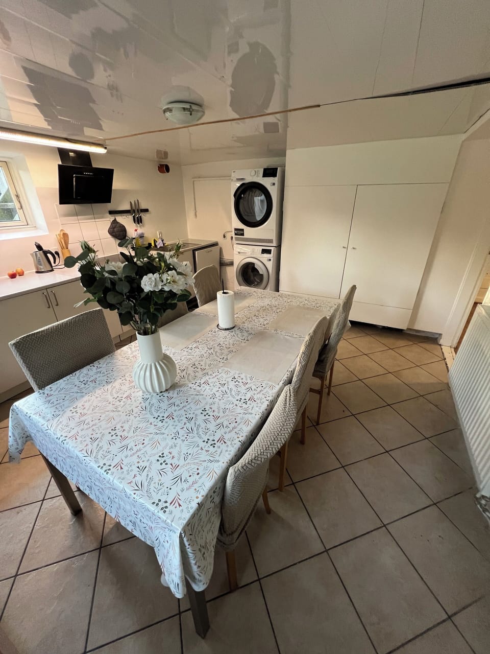 Economy Room, 2 Twin Beds, Non Smoking | Living area