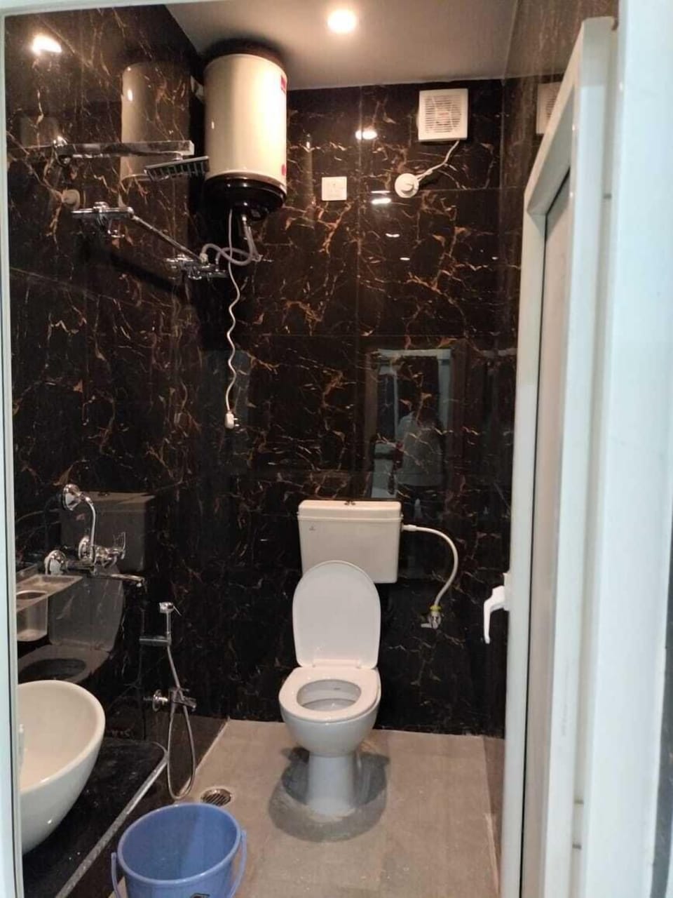 Single Room | Bathroom | Towels, soap, shampoo
