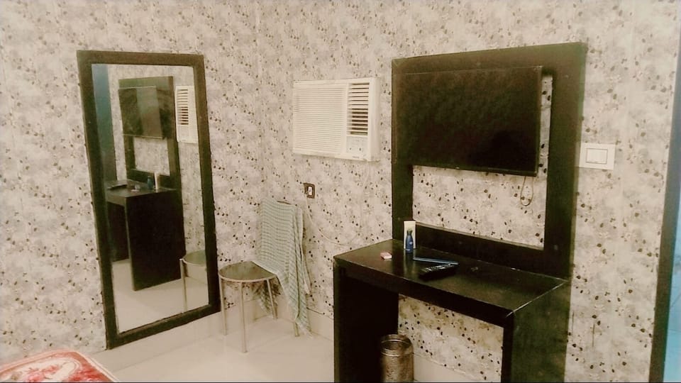 Deluxe Room | Rollaway beds, free WiFi, bed sheets