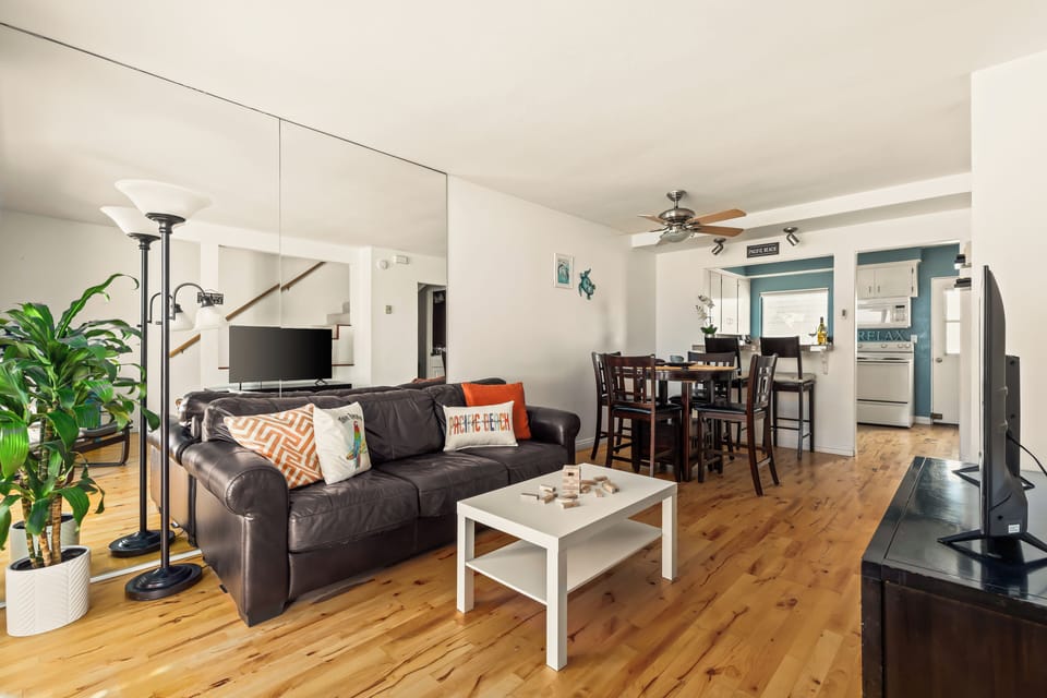 More living/dining area