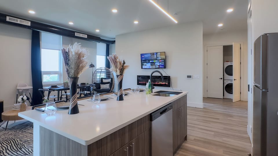 Gather, laugh, and cook together in this bright, open-concept kitchen 🌿