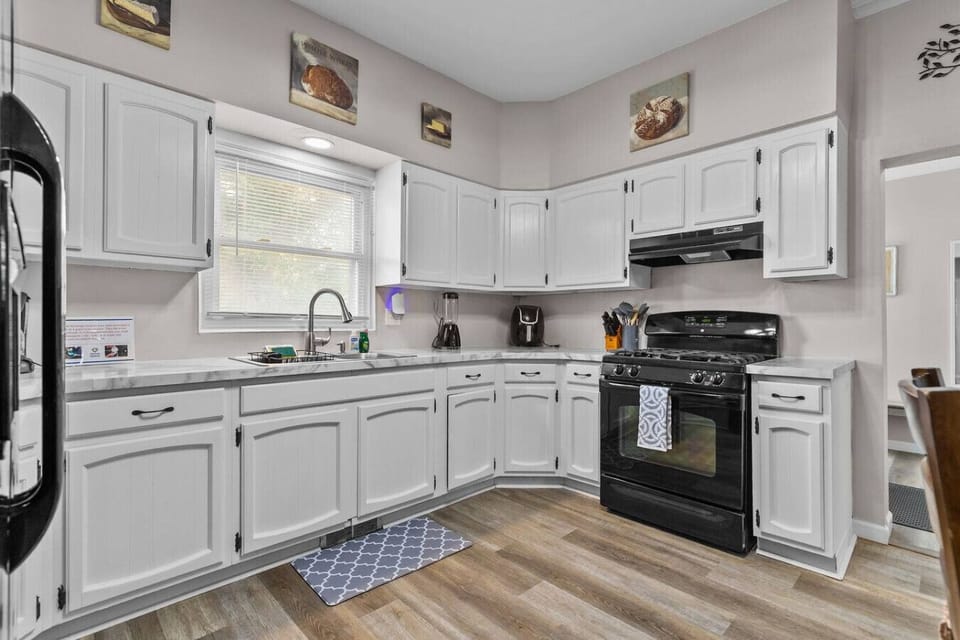 Bright, functional, and ready for anything—from quick breakfasts to full dinner creations.