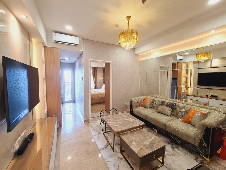 Deluxe Apartment, City View | Living area | Flat-screen TV